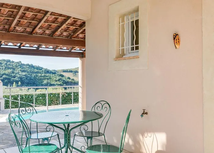 Sunny Getaway Roquebrun